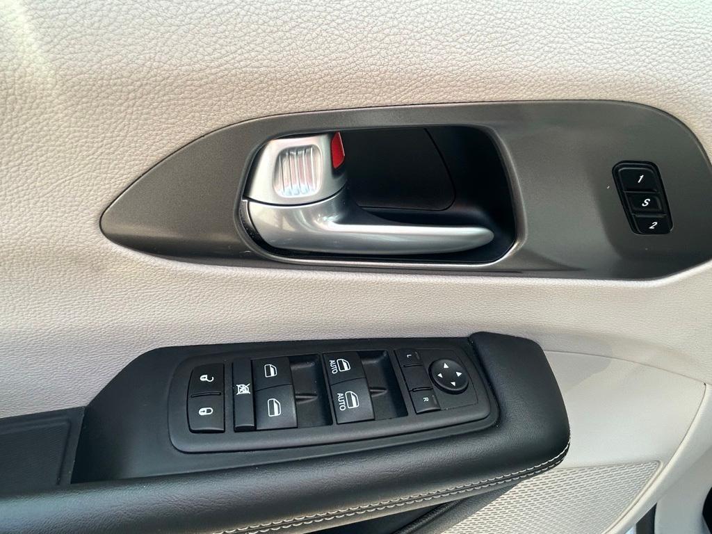 used 2024 Chrysler Pacifica car, priced at $25,420