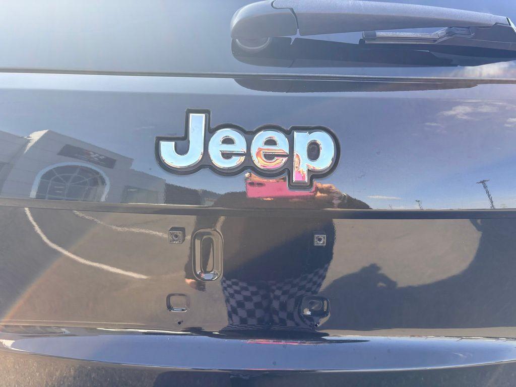 used 2016 Jeep Grand Cherokee car, priced at $12,977