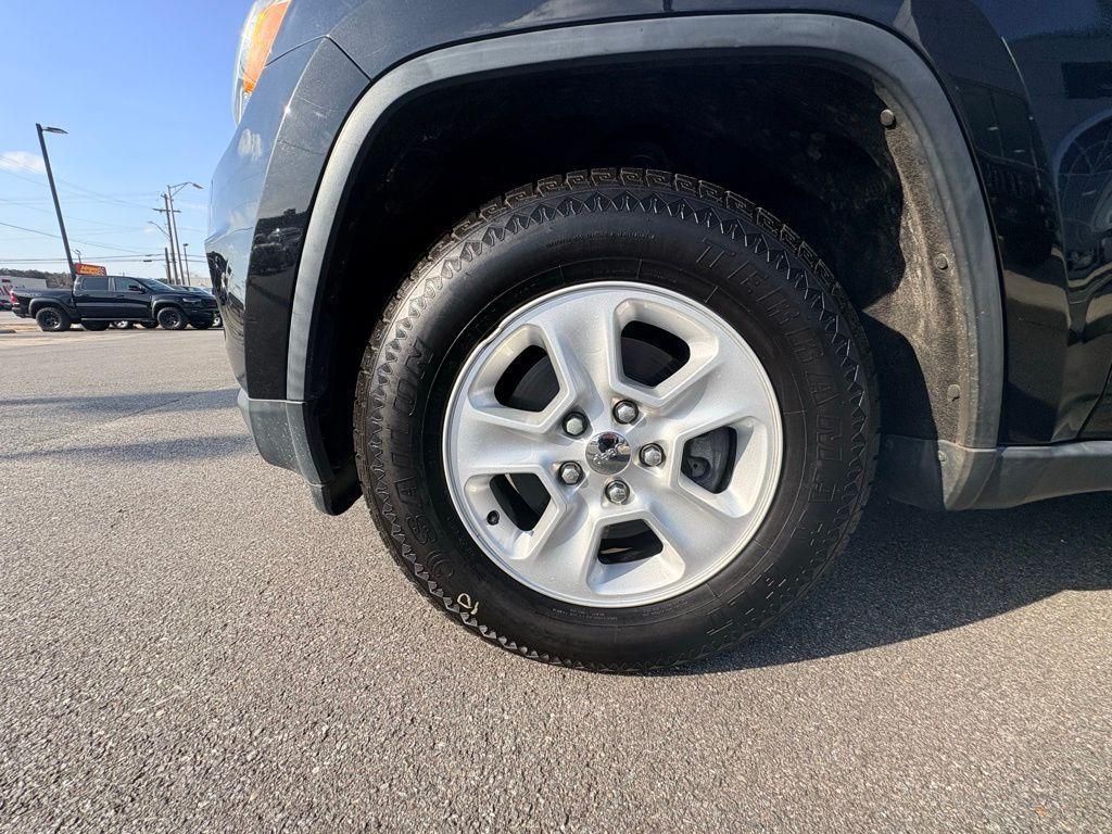 used 2016 Jeep Grand Cherokee car, priced at $12,977