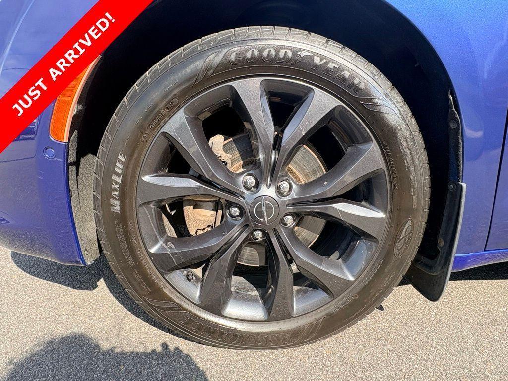 used 2018 Chrysler Pacifica car, priced at $14,997