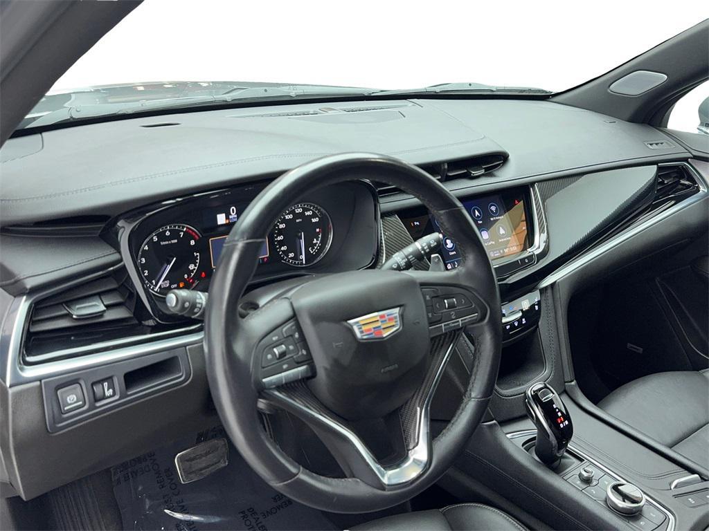 used 2024 Cadillac XT6 car, priced at $40,989