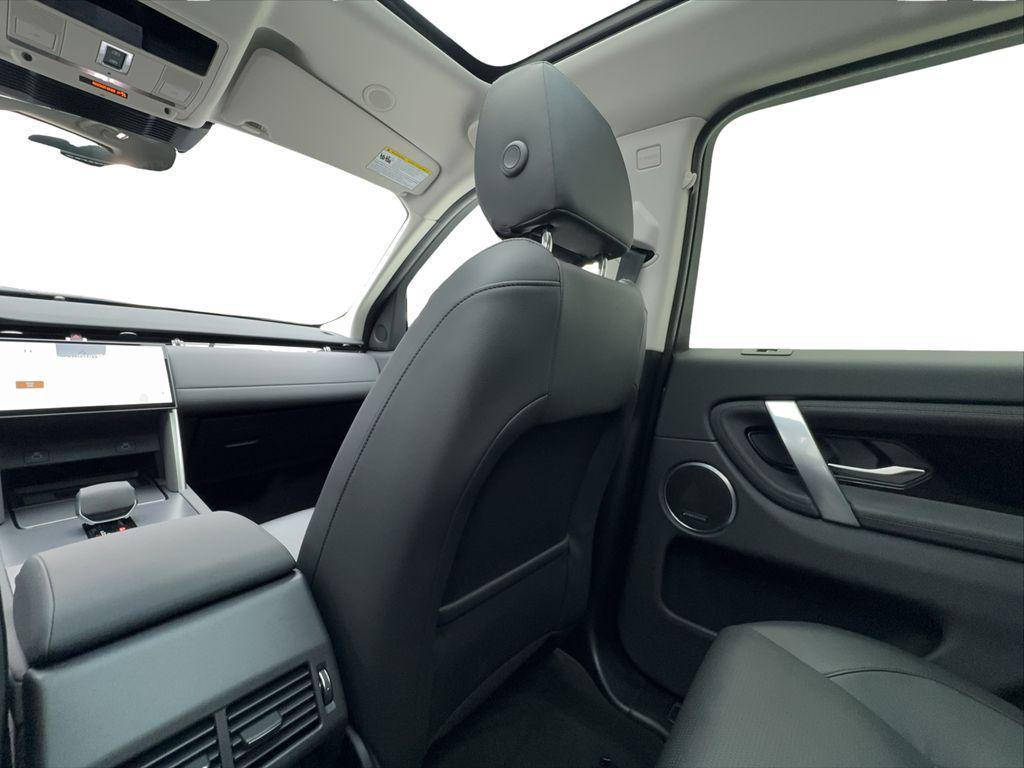 Land Rover Discovery Sport view 43
