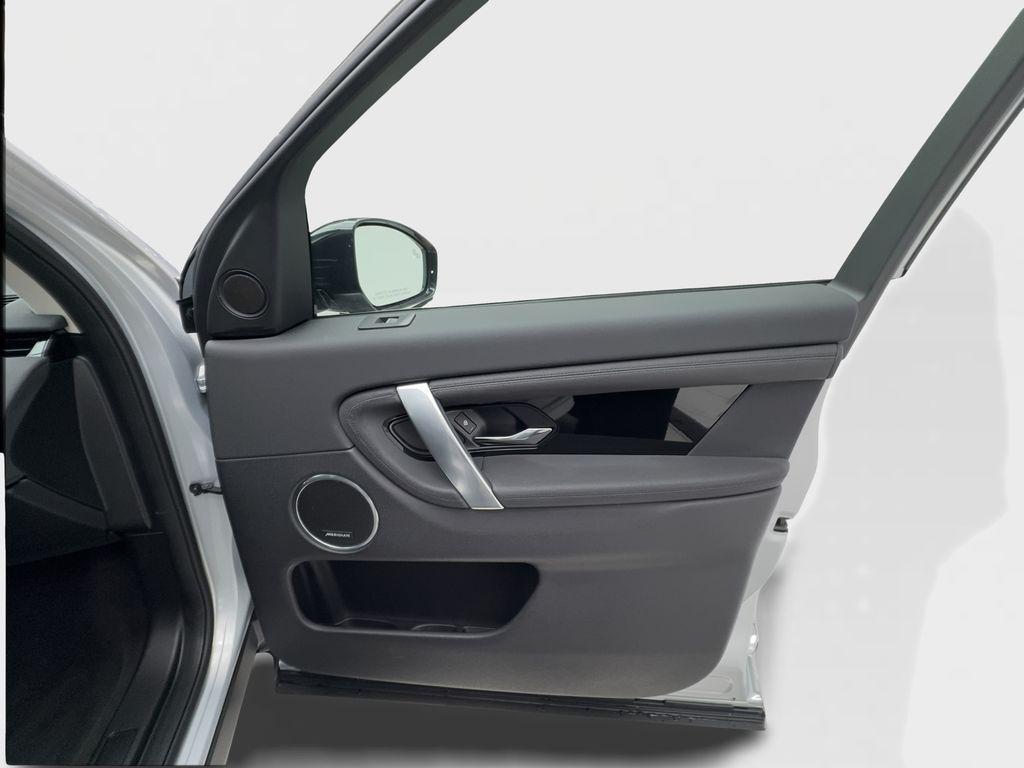 Land Rover Discovery Sport view 36
