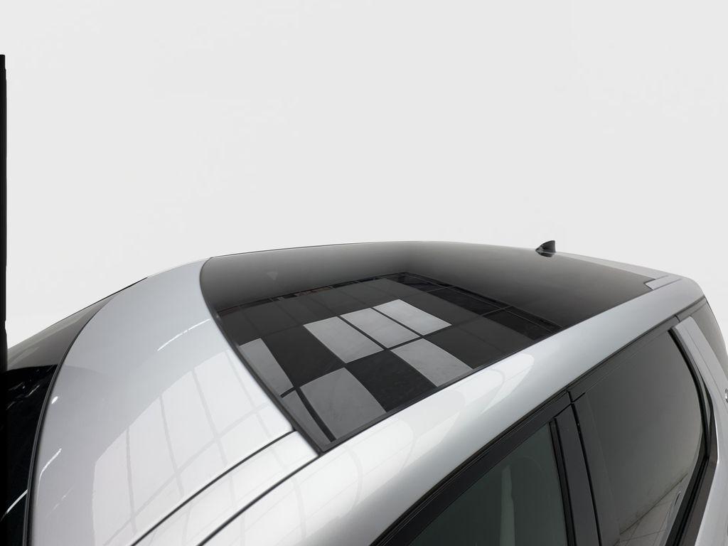 Land Rover Discovery Sport view 12