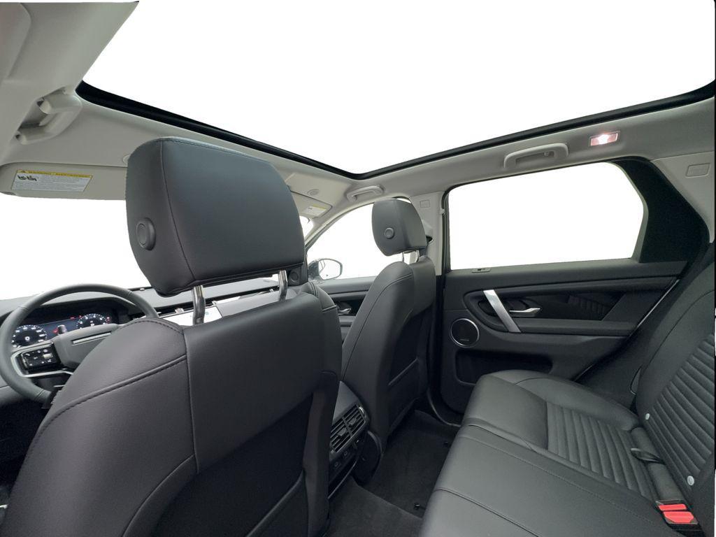 Land Rover Discovery Sport view 26
