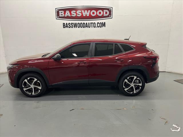 used 2024 Chevrolet Trax car, priced at $20,239