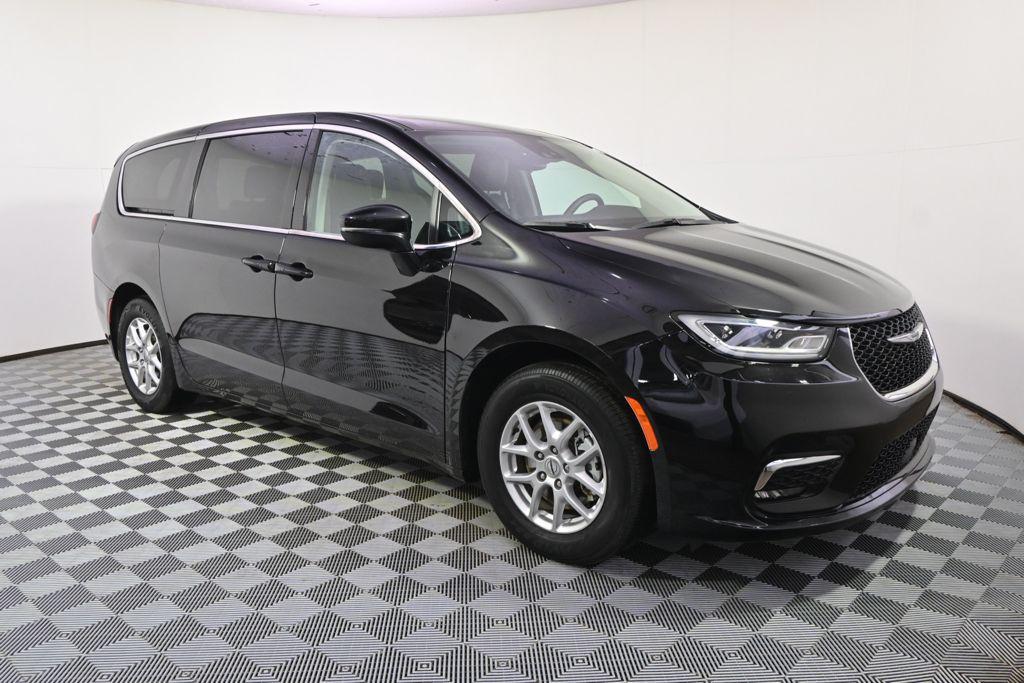 used 2024 Chrysler Pacifica car, priced at $25,777