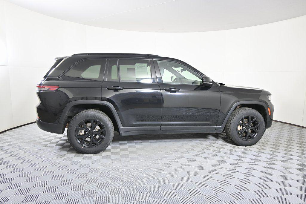 used 2024 Jeep Grand Cherokee car, priced at $24,877