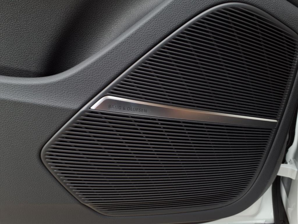 new 2026 Audi Q7 car, priced at $78,295