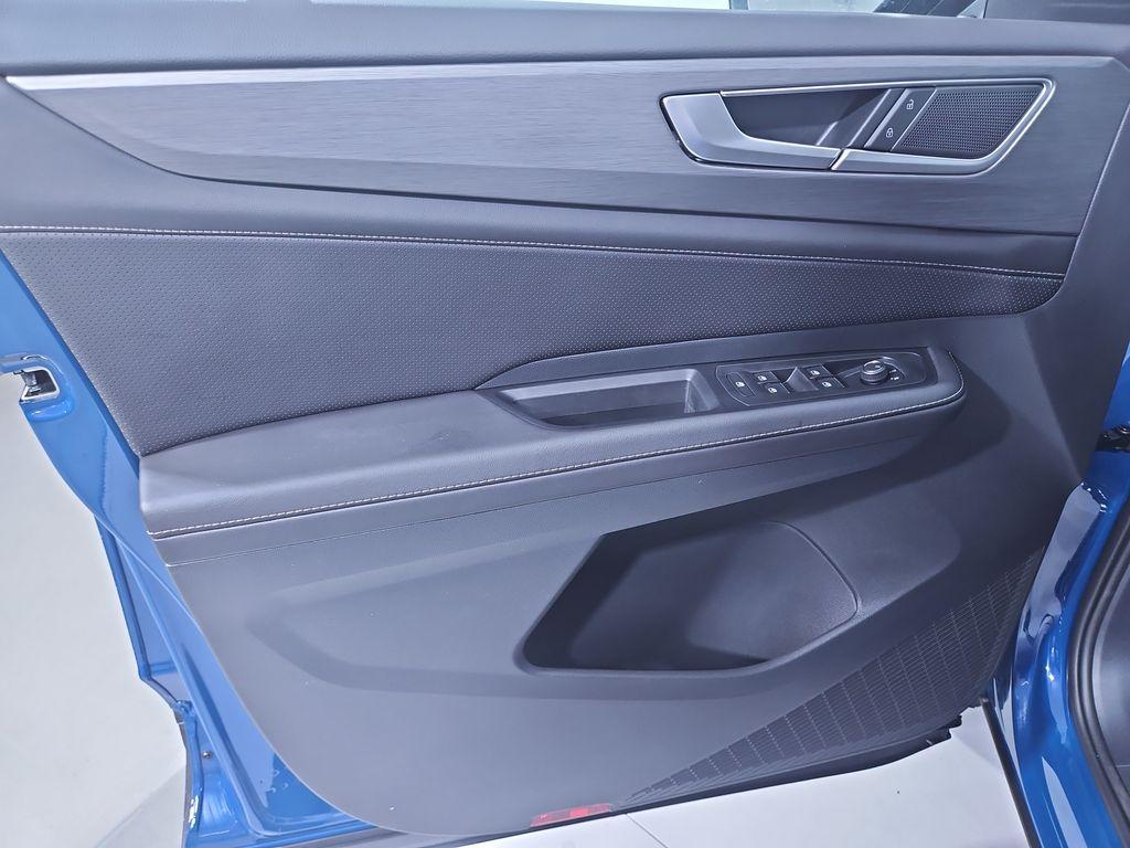 new 2025 Volkswagen Atlas Cross Sport car, priced at $35,099