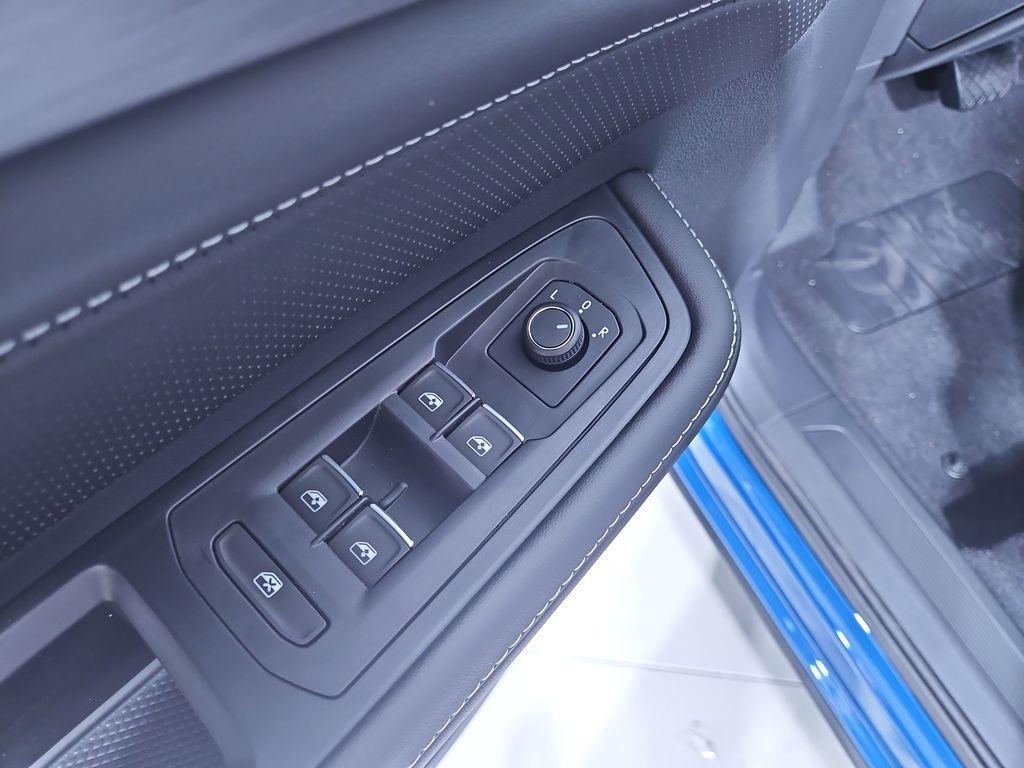 new 2025 Volkswagen Atlas Cross Sport car, priced at $35,099