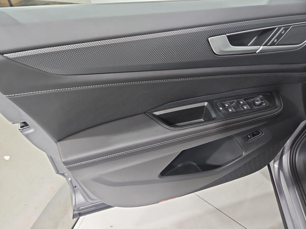 new 2026 Volkswagen Atlas Cross Sport car, priced at $48,864