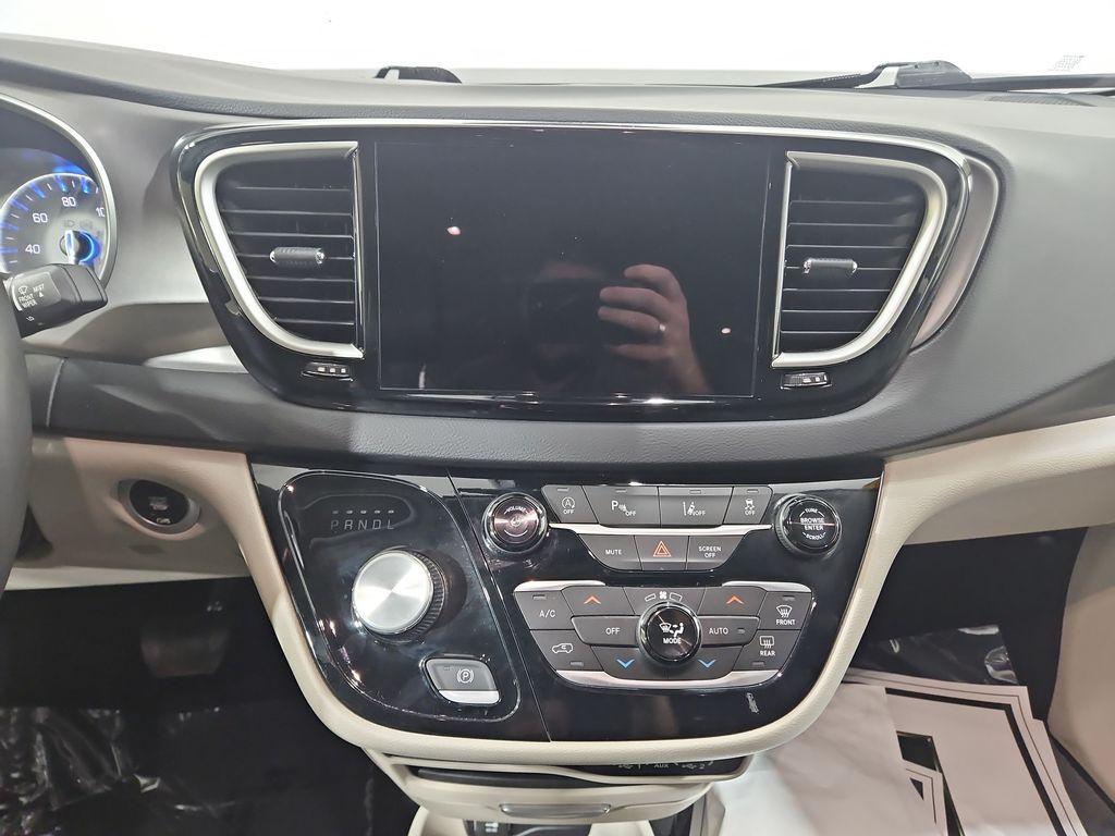 used 2023 Chrysler Pacifica car, priced at $23,051