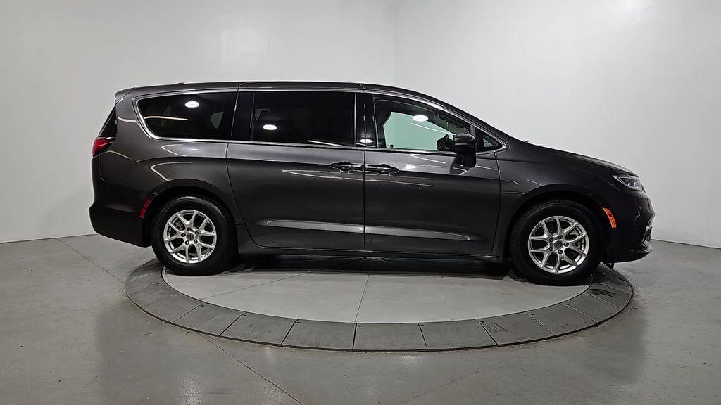 used 2023 Chrysler Pacifica car, priced at $23,051