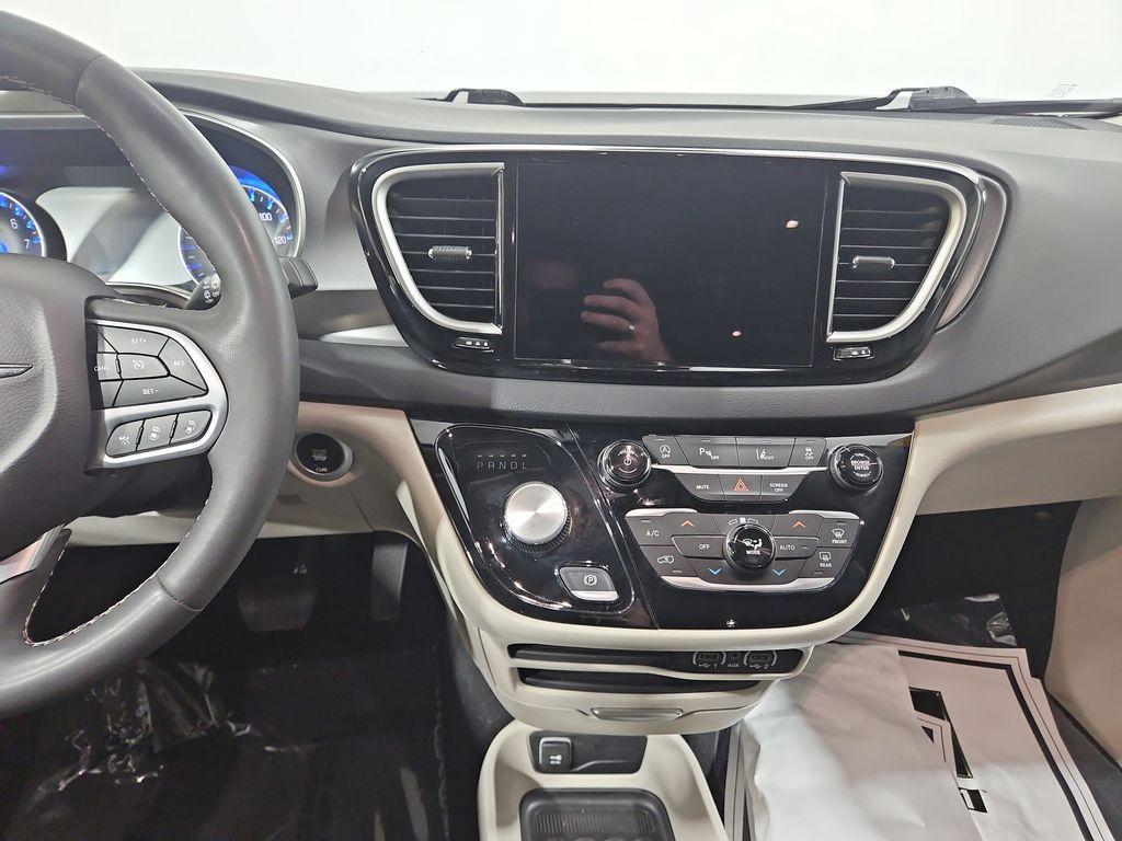 used 2023 Chrysler Pacifica car, priced at $23,051