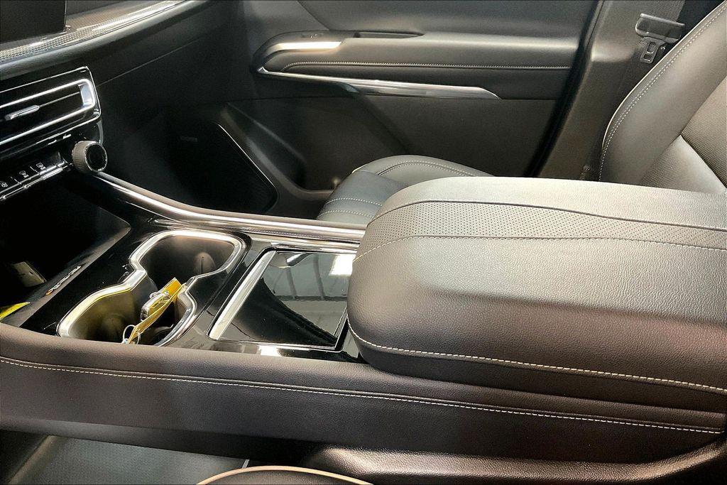 used 2025 Chevrolet Traverse car, priced at $47,235