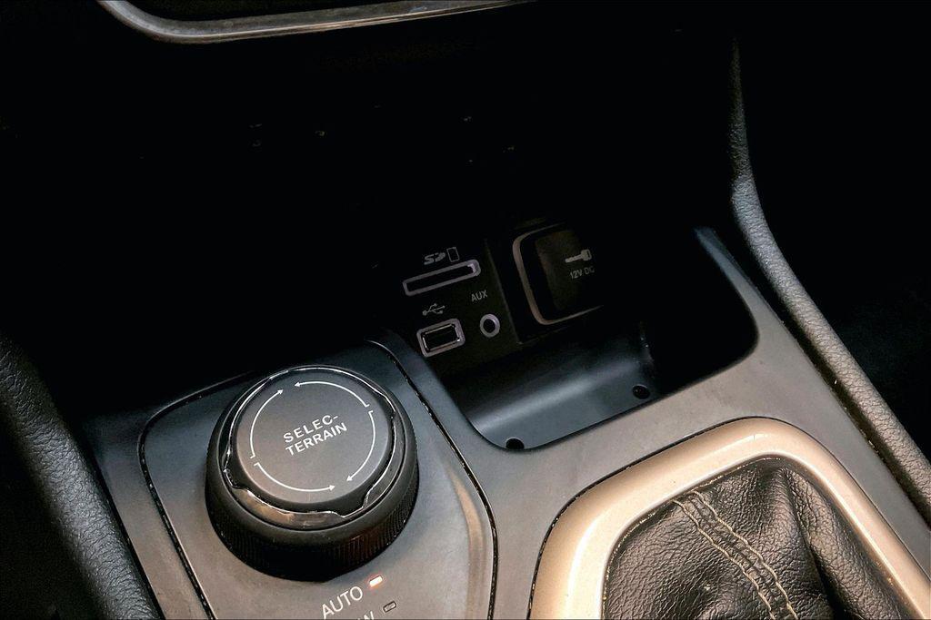 used 2016 Jeep Cherokee car, priced at $695