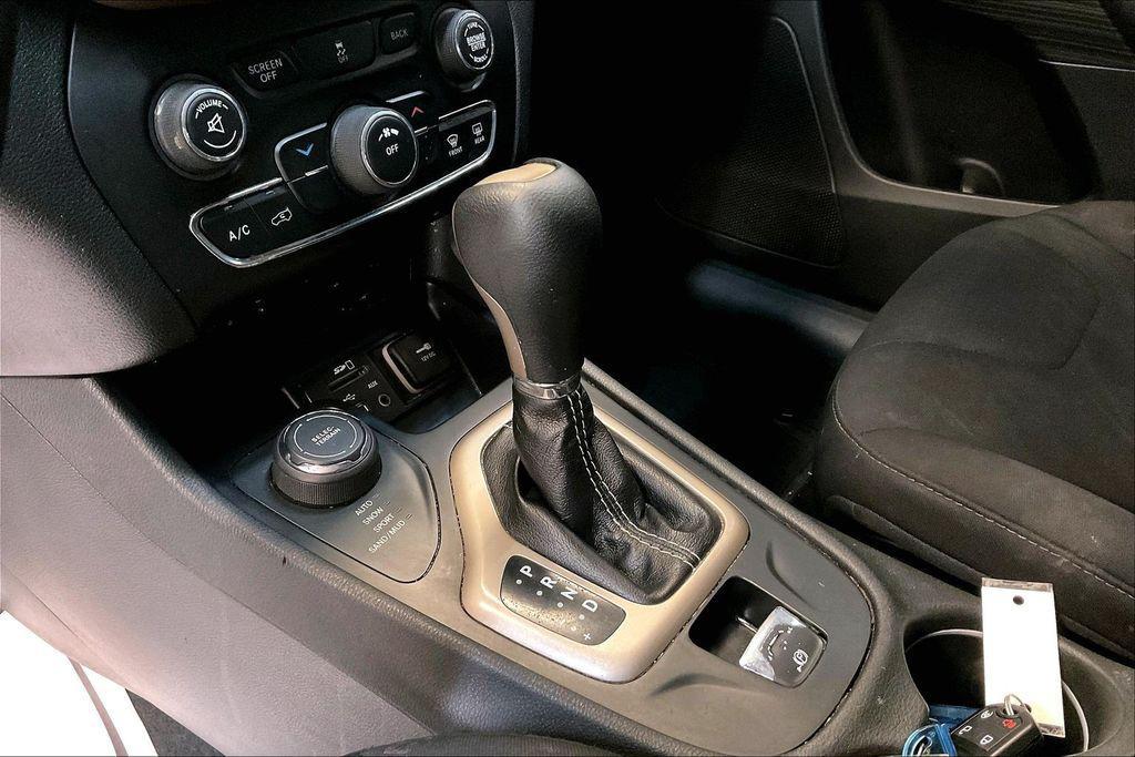 used 2016 Jeep Cherokee car, priced at $695