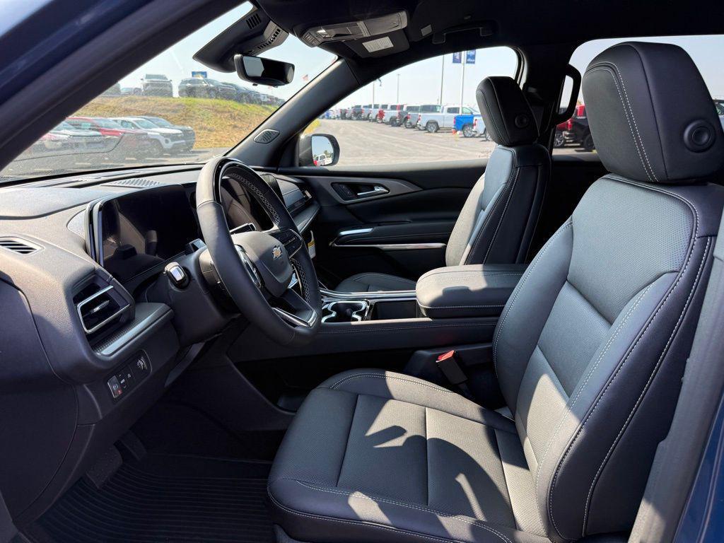 new 2026 Chevrolet Traverse car, priced at $44,352