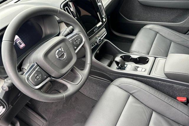 new 2025 Volvo XC40 car, priced at $38,035