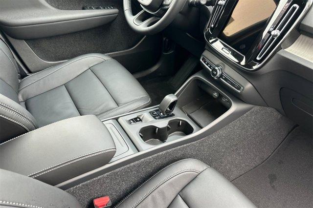 new 2025 Volvo XC40 car, priced at $38,035