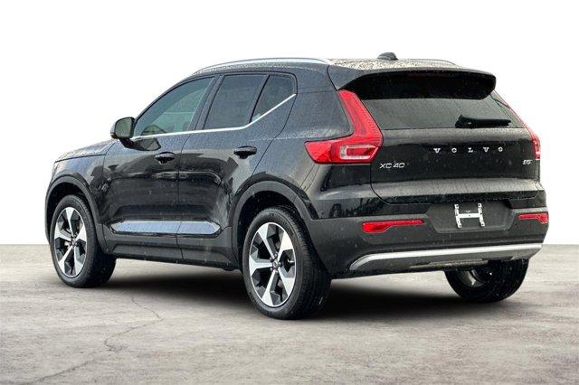 new 2025 Volvo XC40 car, priced at $38,035