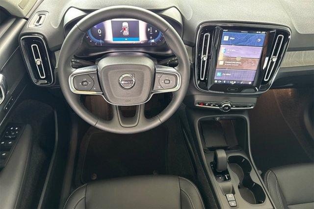 new 2025 Volvo XC40 car, priced at $38,035