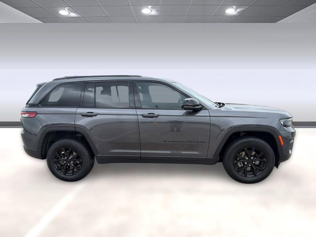used 2024 Jeep Grand Cherokee car, priced at $32,224