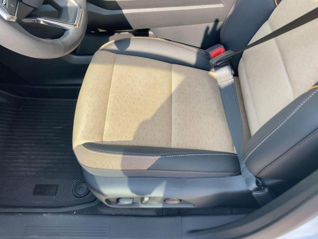 new 2026 Chevrolet Equinox car, priced at $39,879
