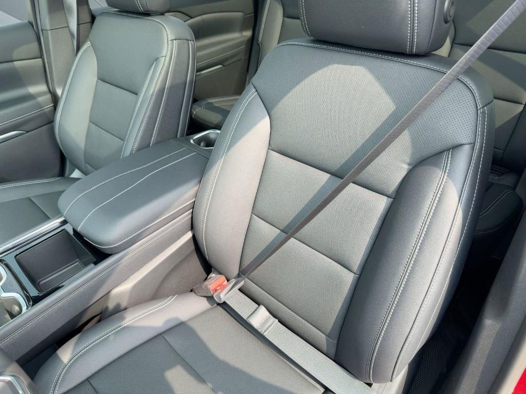 new 2026 Chevrolet Traverse car, priced at $42,751