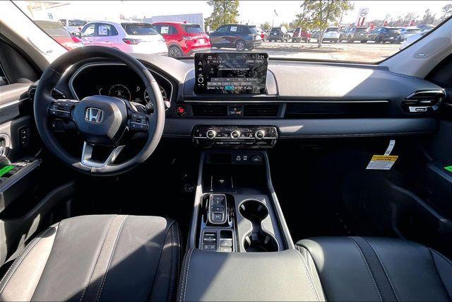 new 2025 Honda Pilot car, priced at $51,195