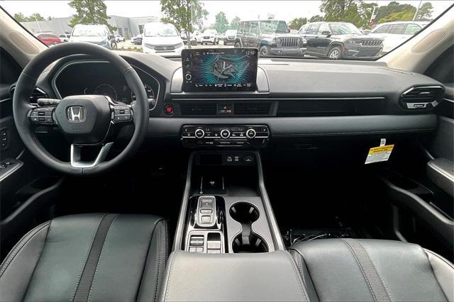 new 2025 Honda Pilot car, priced at $45,725