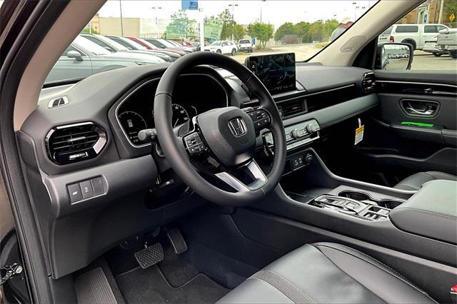 new 2025 Honda Pilot car, priced at $50,895