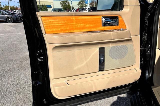 used 2007 Lincoln Navigator car, priced at $10,488