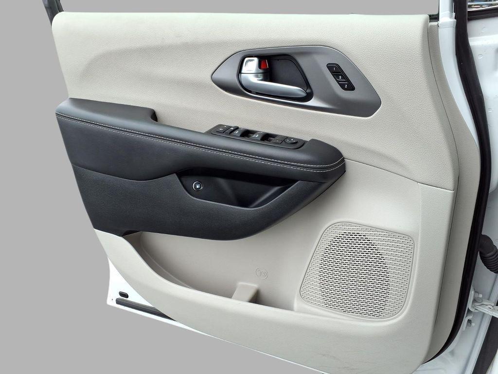 used 2024 Chrysler Pacifica Hybrid car, priced at $26,375