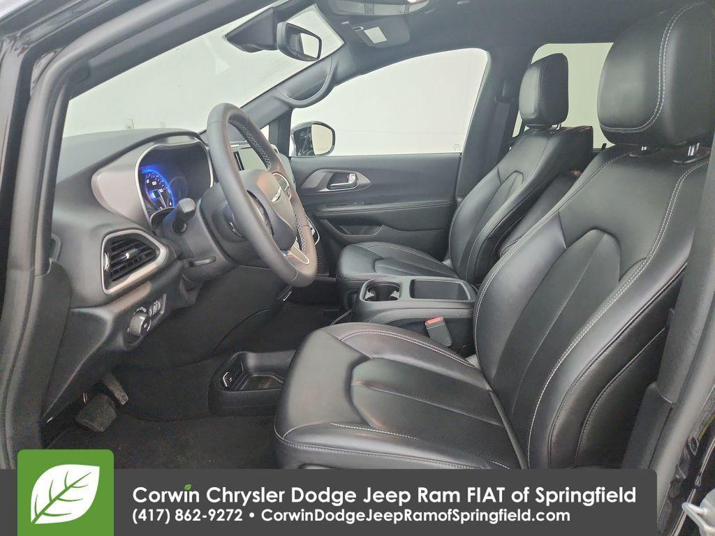 used 2025 Chrysler Pacifica car, priced at $28,500