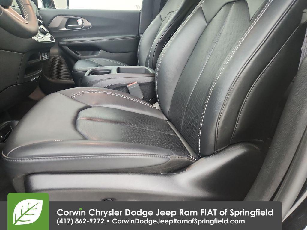 used 2025 Chrysler Pacifica car, priced at $28,500