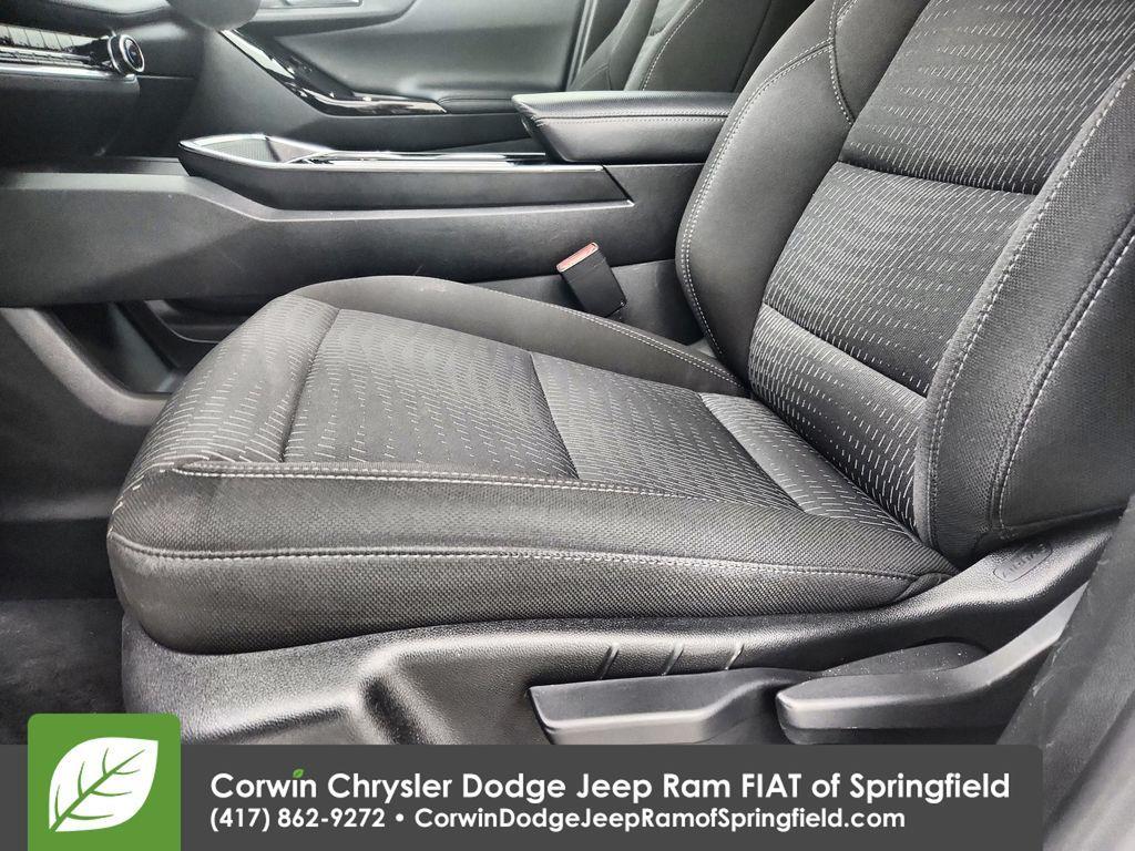 used 2025 Chevrolet Equinox car, priced at $23,500