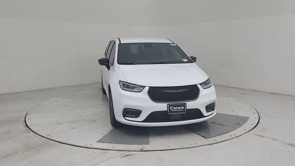 new 2026 Chrysler Pacifica car, priced at $43,205