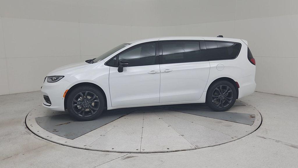 new 2026 Chrysler Pacifica car, priced at $43,205