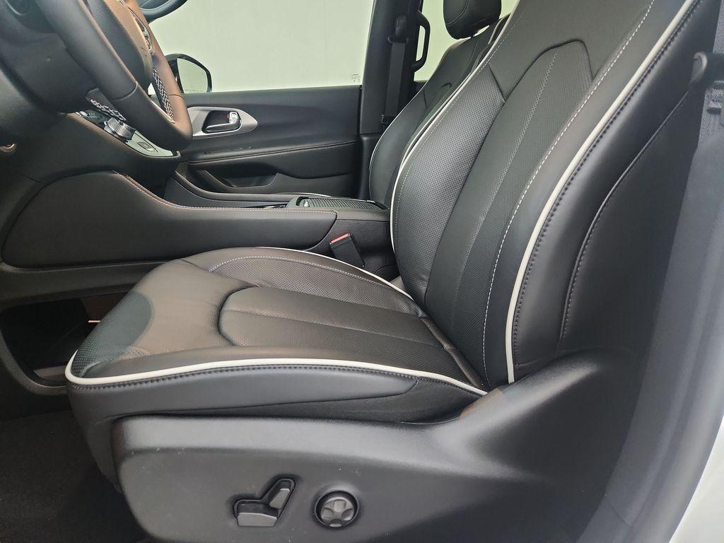 new 2026 Chrysler Pacifica car, priced at $51,788
