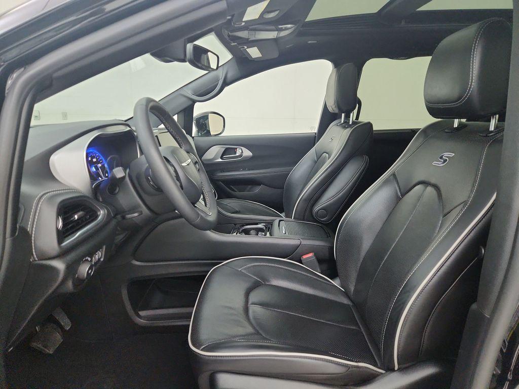 used 2025 Chrysler Pacifica car, priced at $31,620