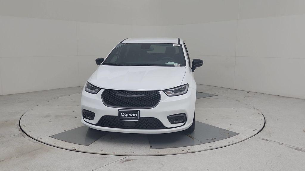 new 2026 Chrysler Pacifica car, priced at $43,693