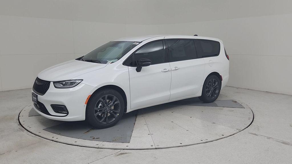 new 2026 Chrysler Pacifica car, priced at $43,693