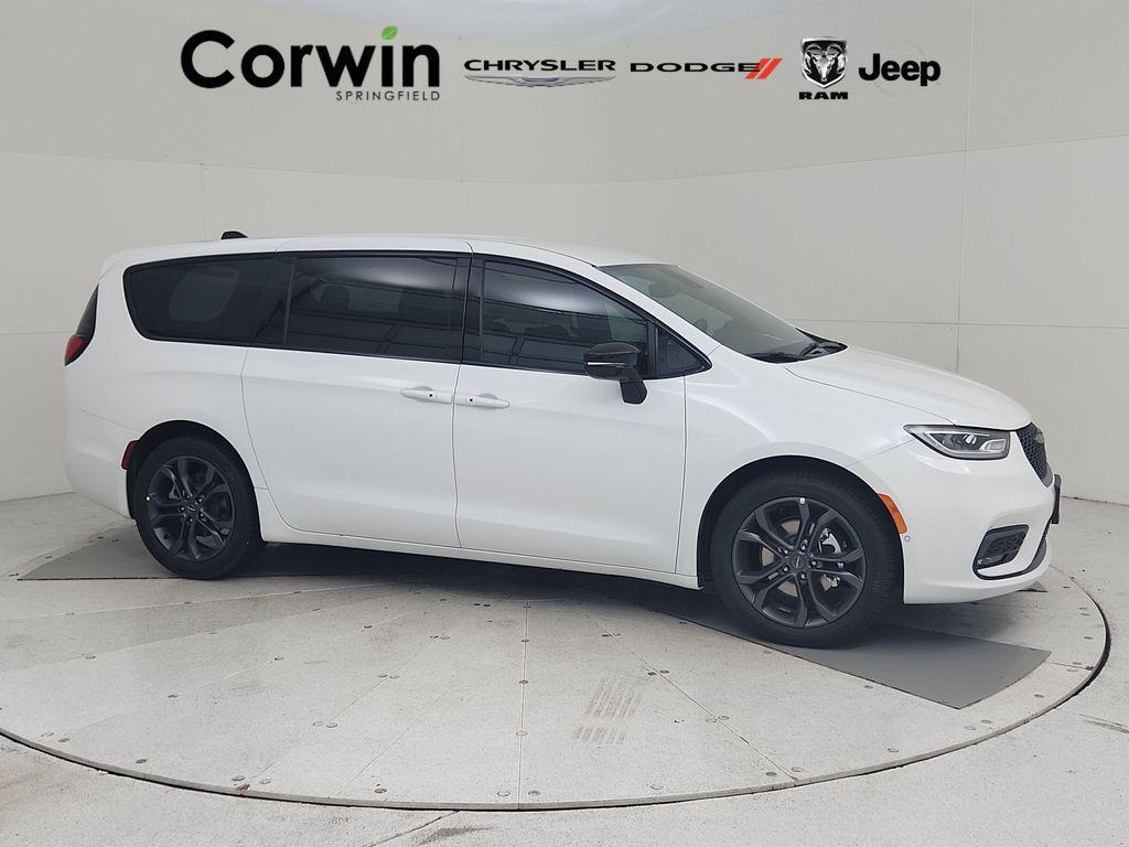 new 2026 Chrysler Pacifica car, priced at $43,693