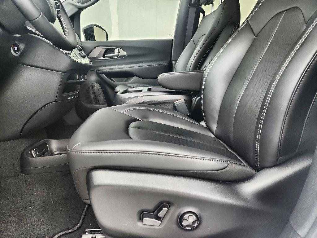new 2026 Chrysler Pacifica car, priced at $43,693