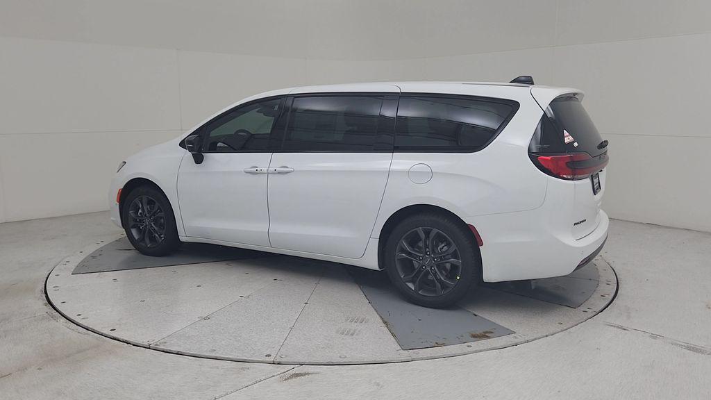 new 2026 Chrysler Pacifica car, priced at $43,693