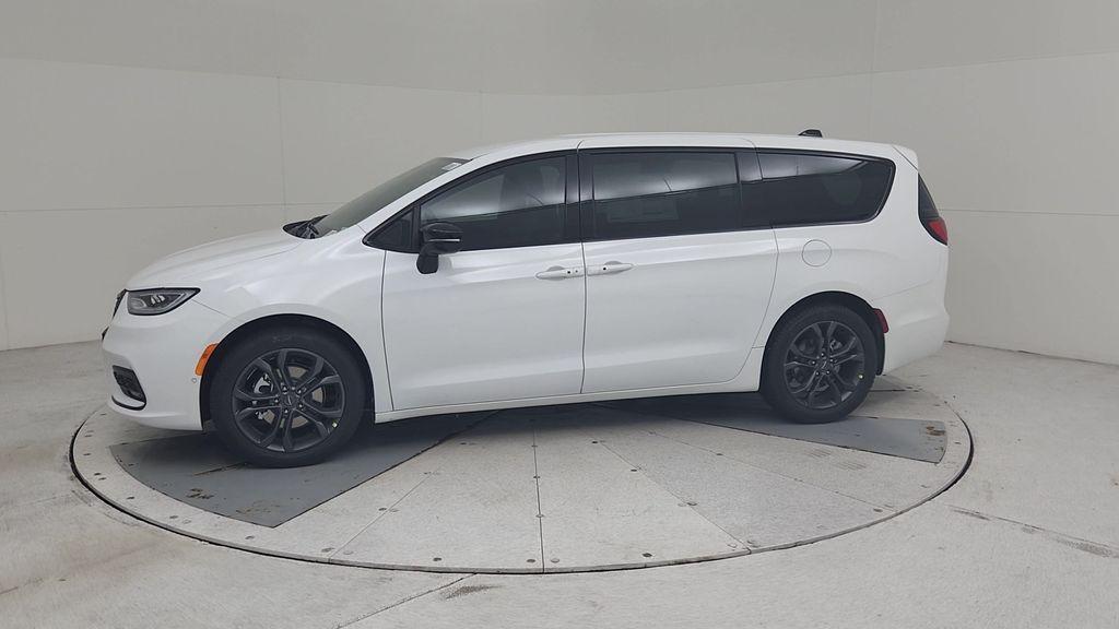 new 2026 Chrysler Pacifica car, priced at $43,693