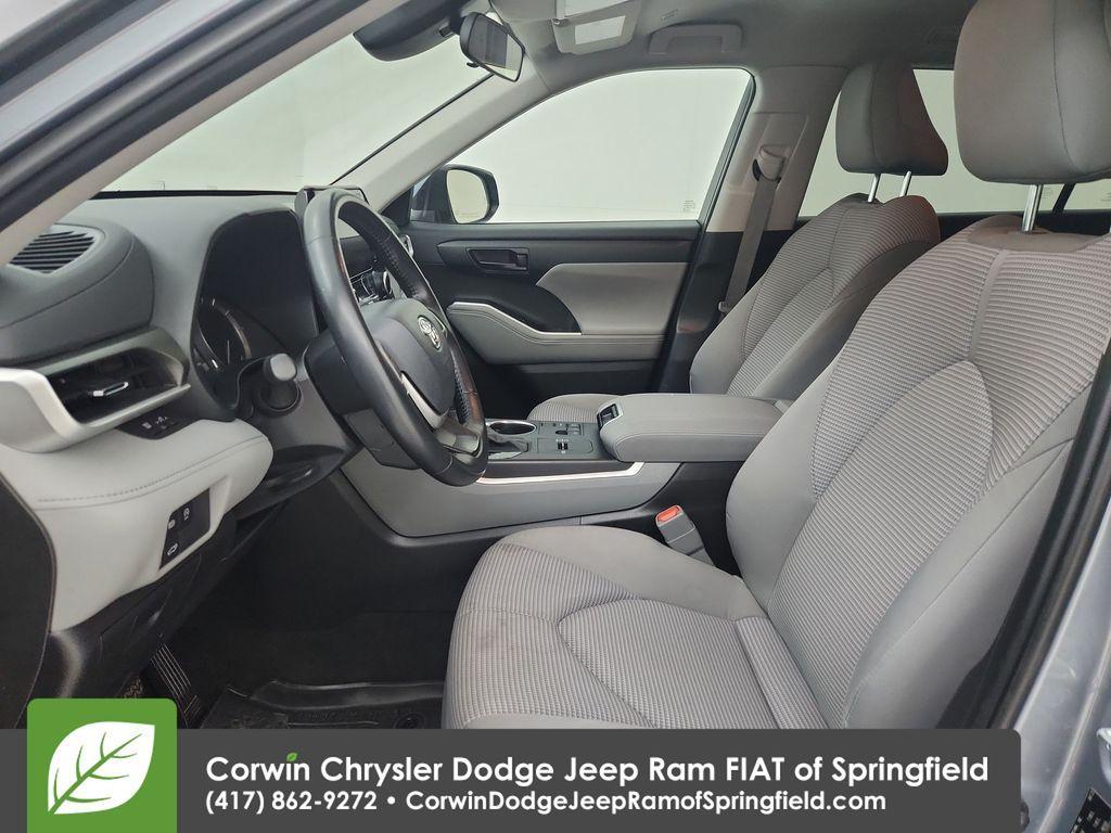 used 2023 Toyota Highlander car, priced at $28,137