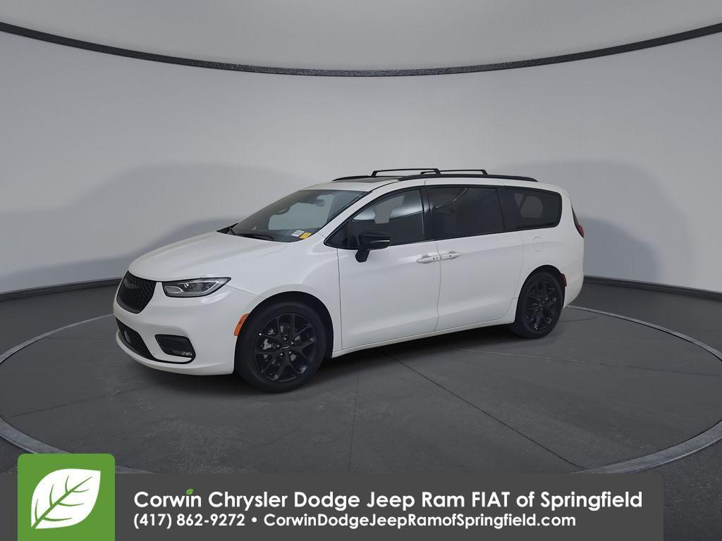 used 2025 Chrysler Pacifica car, priced at $33,300